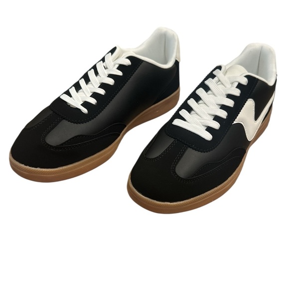 La Sheelah Modern White Stripe Detail Sneaker Size 9 Black Lace Up Round Toe - Picture 4 of 12